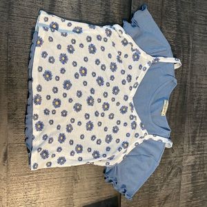 Women’s size large short sleeve t-shirt. Pre-owned.